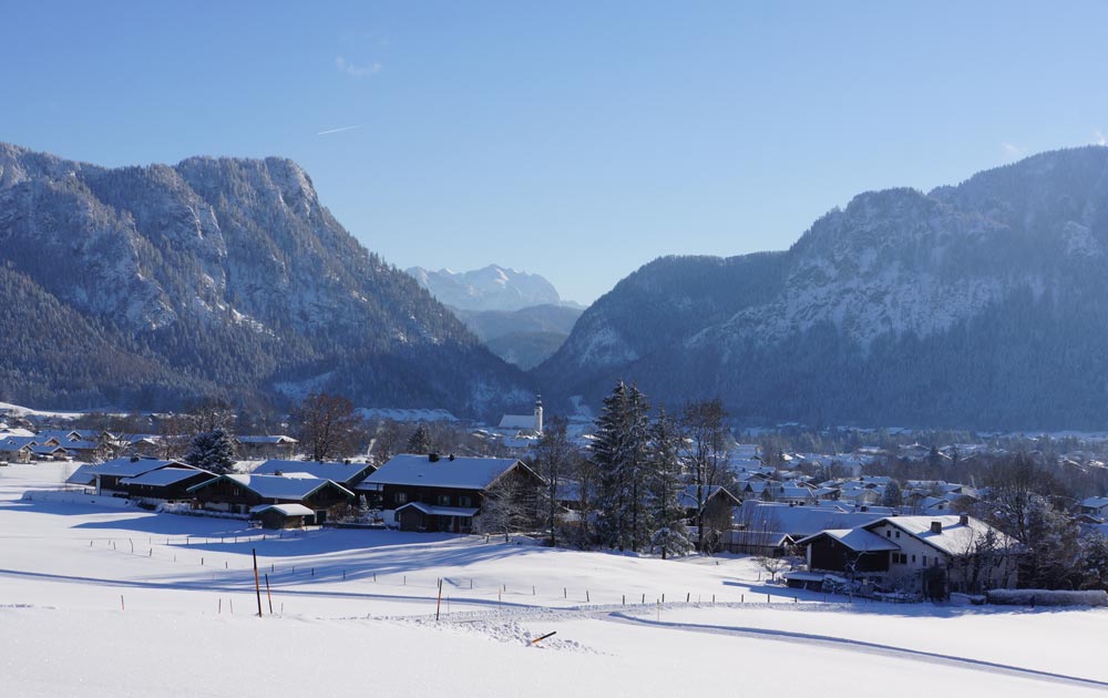 Blick auf das verschneite Inzell